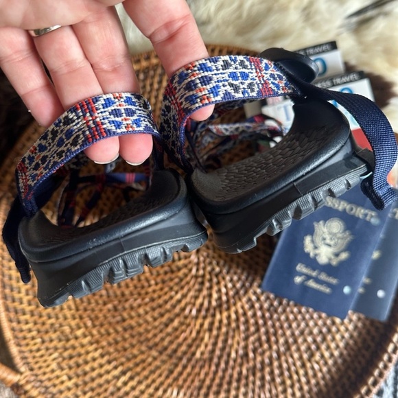 CHACOS Z Cloud X2 Patriotic Red White Blue Strappy Sandals Size 8 - Picture 2 of 4
